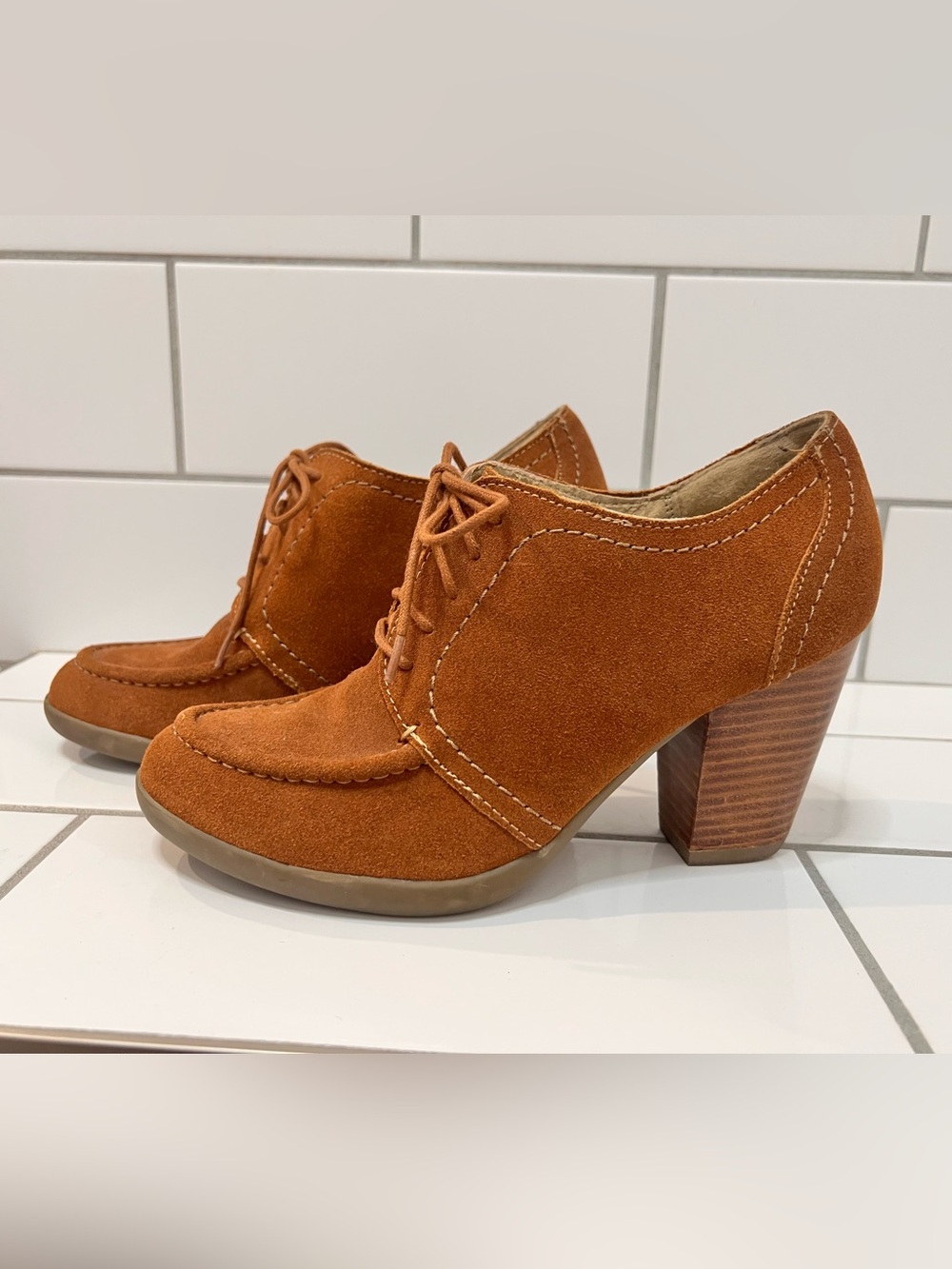 Kenneth Cole Reaction Suede Heeled Oxfords Booties Tan Size 7.5M